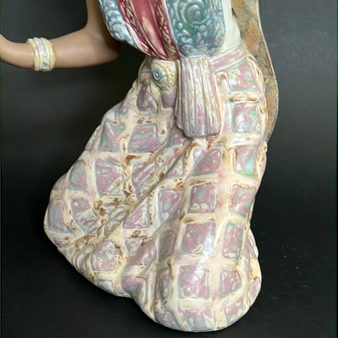Lladro Thai Girl Kneeling