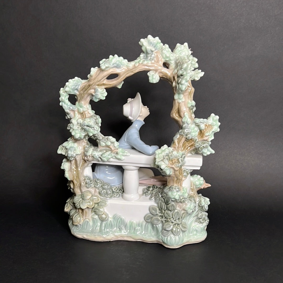 Lladro Damita Atenta De
