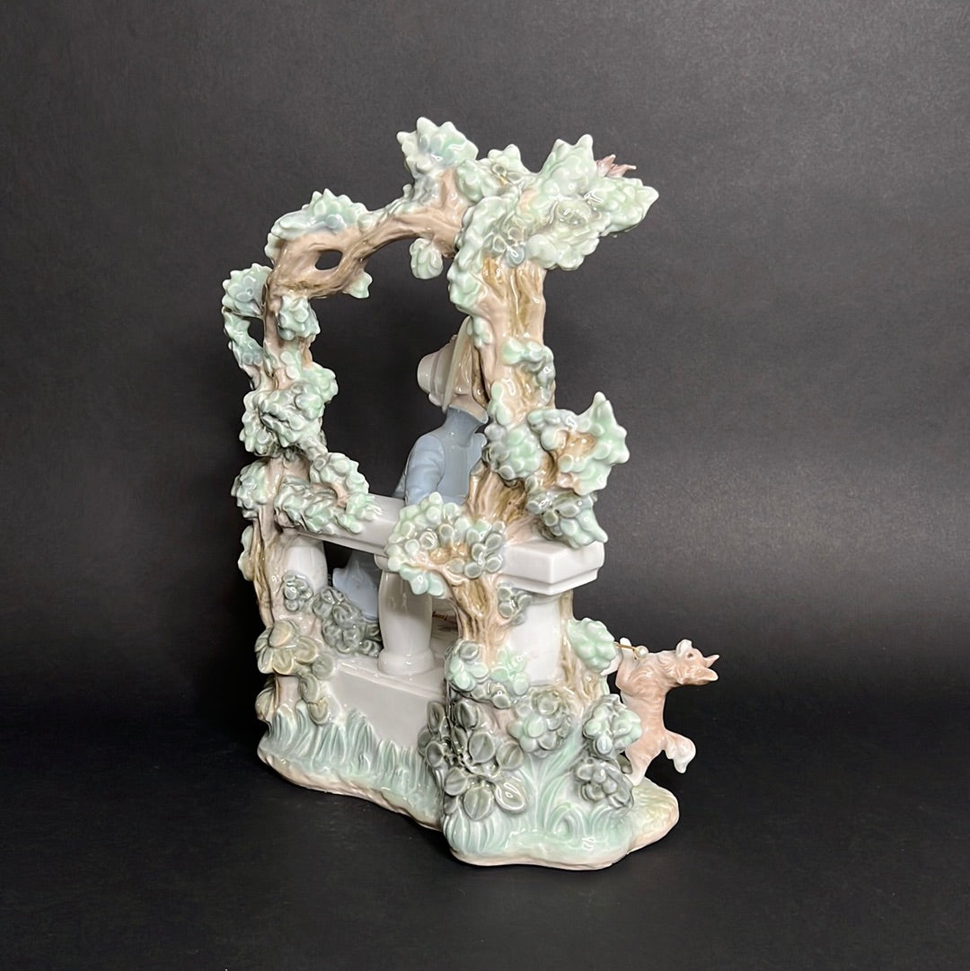Lladro Damita Atenta De