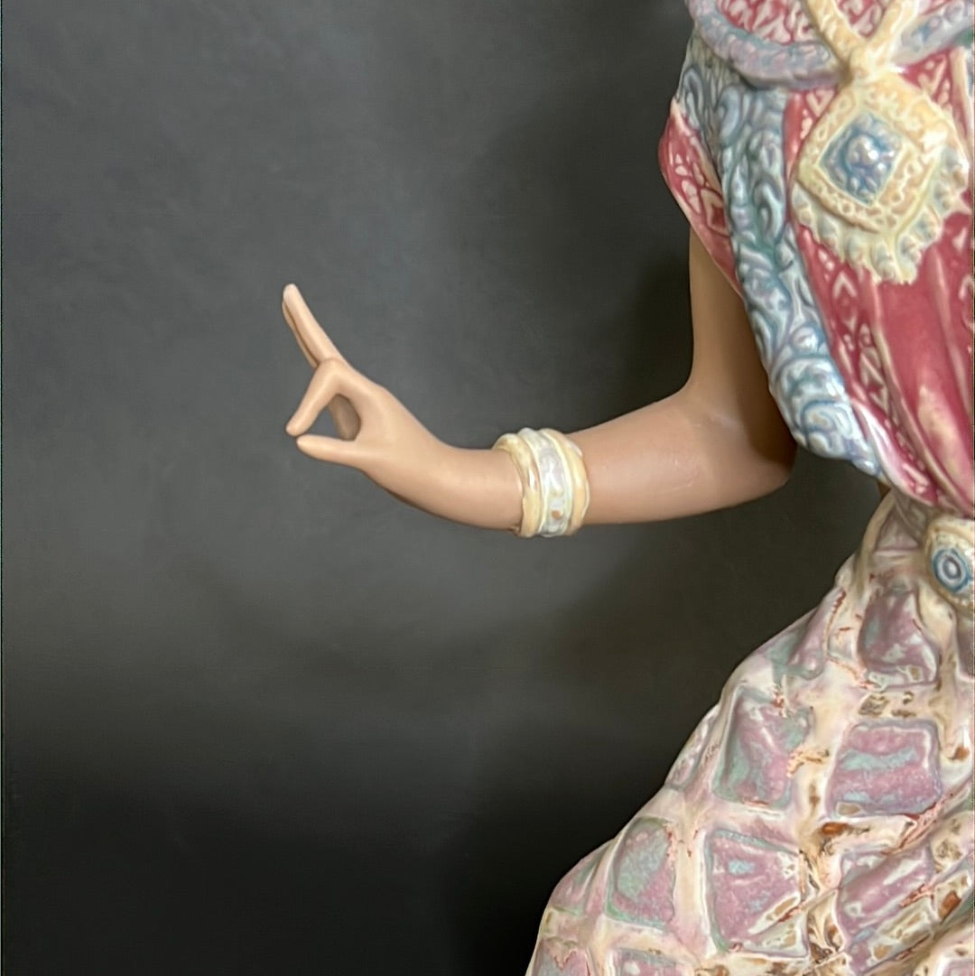 Lladro Thai Girl Kneeling