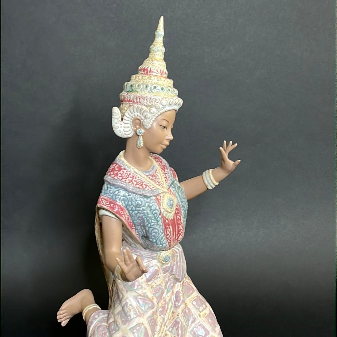 Lladro Thai Girl Kneeling