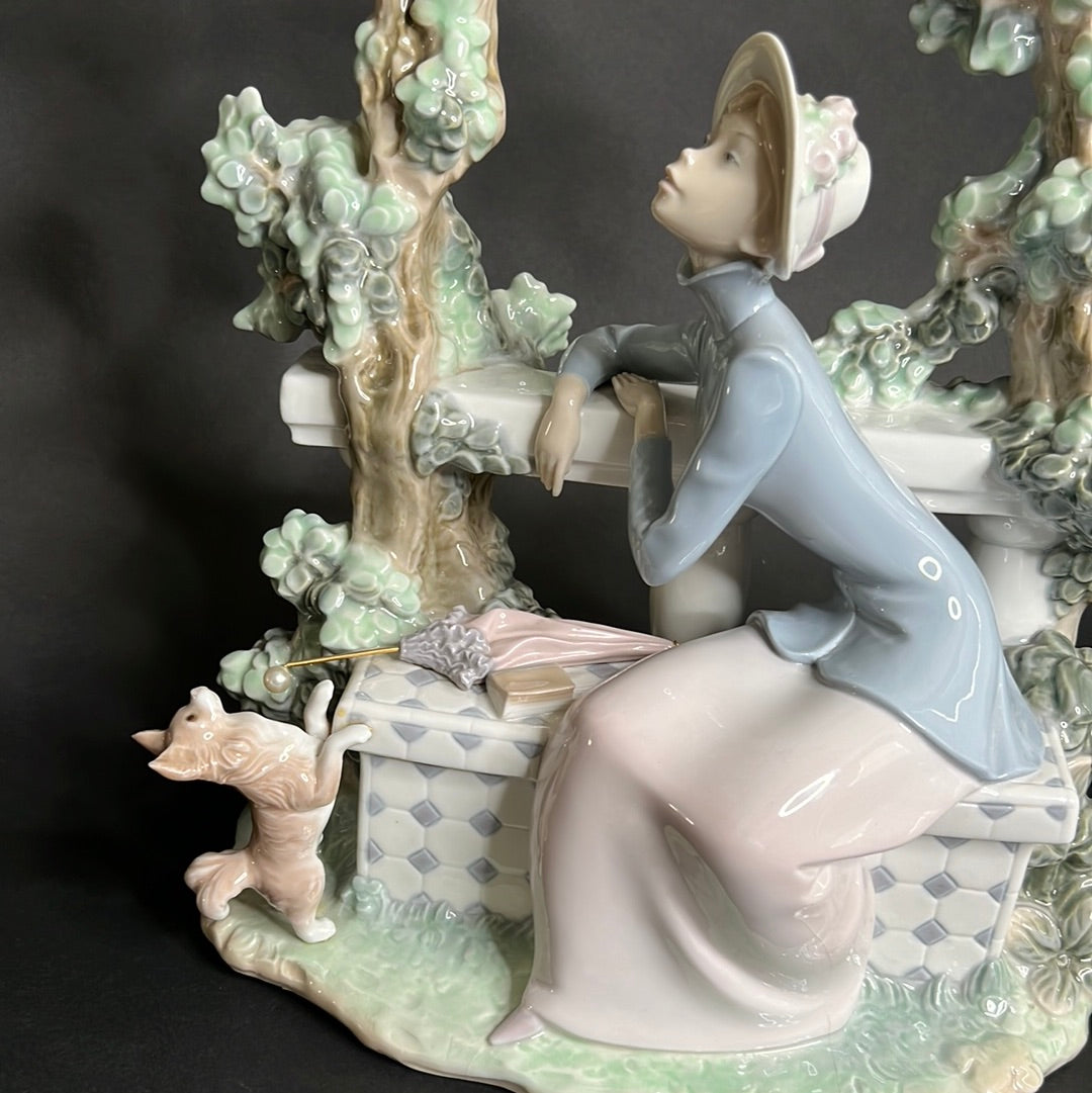 Lladro Damita Atenta De