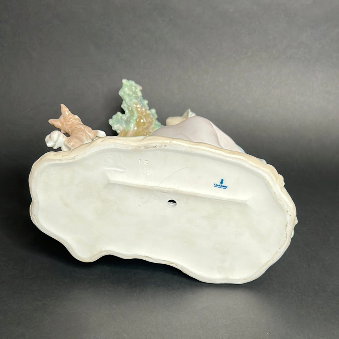 Lladro Damita Atenta De