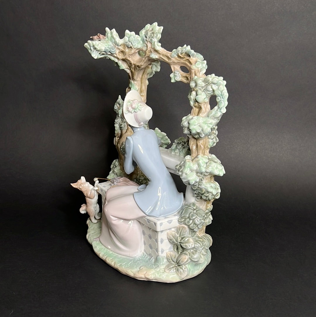 Lladro Damita Atenta De