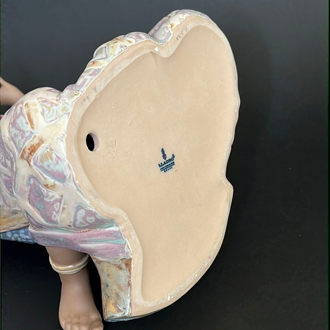 Lladro Thai Girl Kneeling