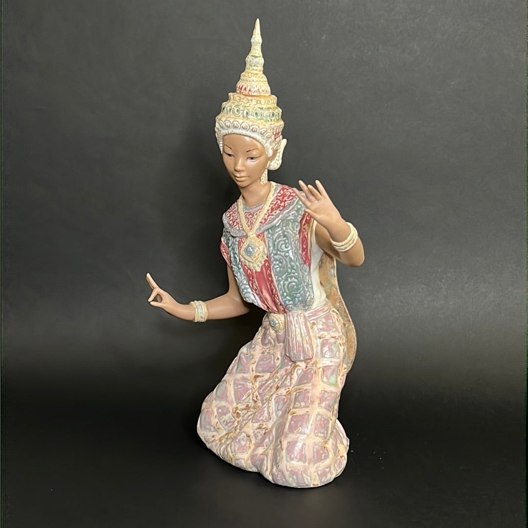Lladro Thai Girl Kneeling