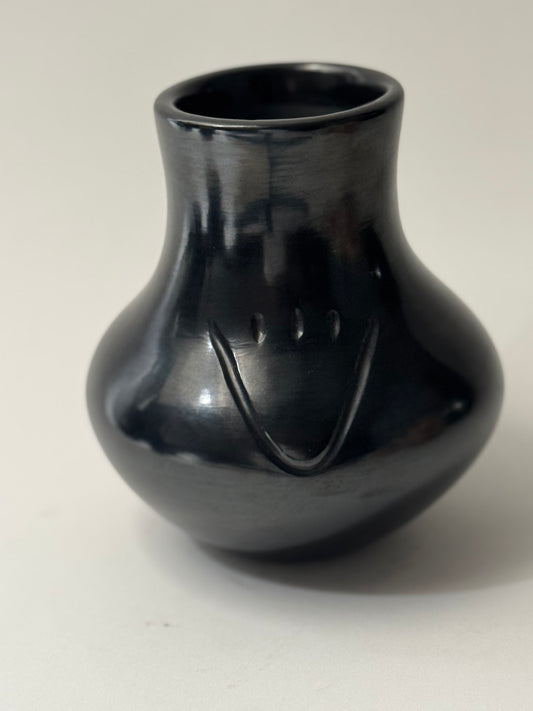 Toni Roller Pueblo Bear Paw Circa 1979 Award Winning Santa Clara Pueblo Artist
