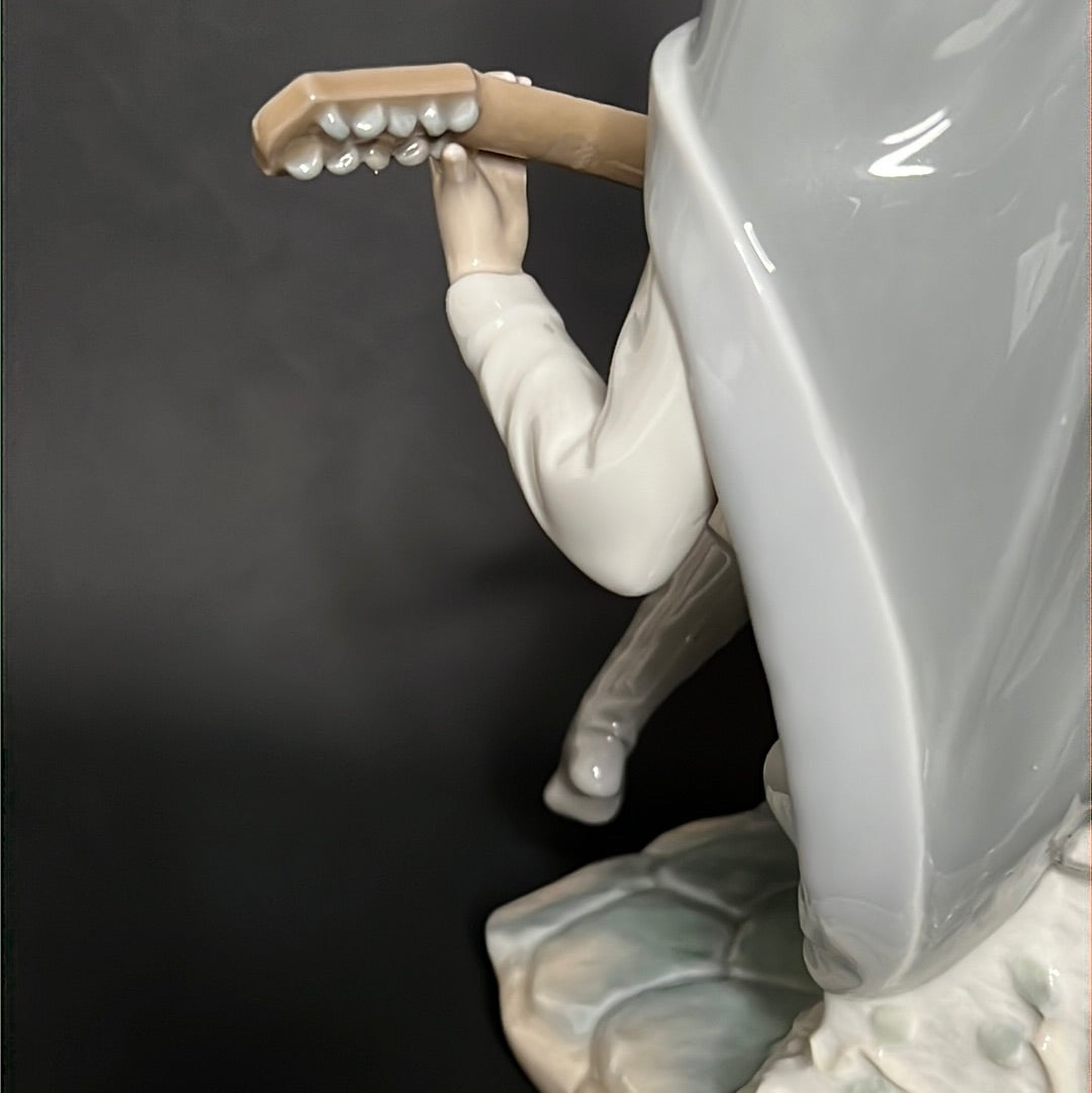 Lladro Minstrel Sonata Claro De Luna