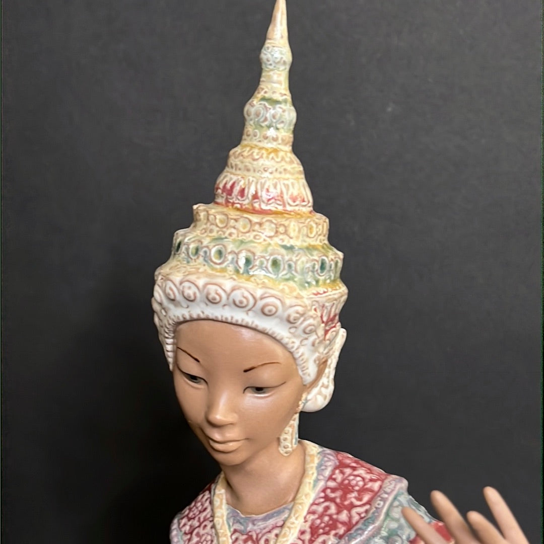 Lladro Thai Girl Kneeling