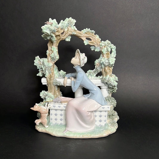 Lladro Damita Atenta De